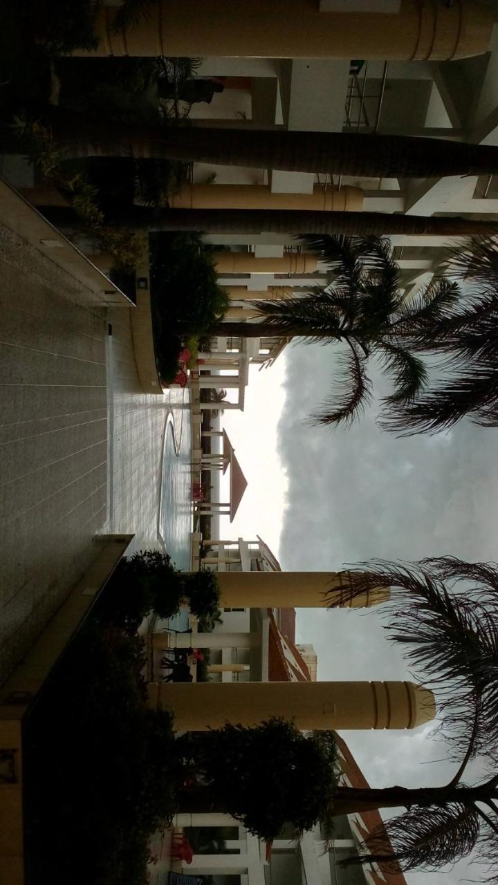 Empires Hotel Puri Exterior foto